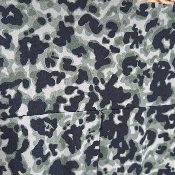 Miraclesuit Tortoise Shell Athleisure Leggings Size Large - Picture 6 of 8